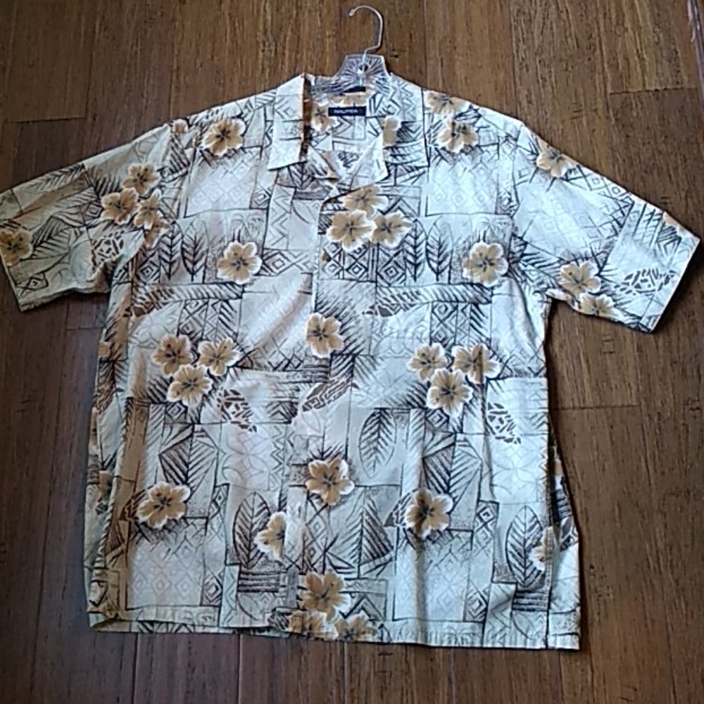 Nautica short sleeves men shirt.